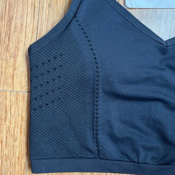Fabletics Sports Bra Black Size Small NWT - Picture 2 of 4